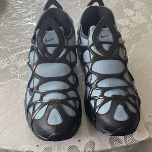 Air Kukini Sneakers in Worn Blue, Dark Obsidian, & Thunder Blue